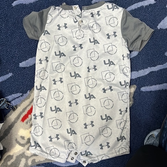 Great condition under armor heat gear 24 months one piece outfit - Picture 2 of 2